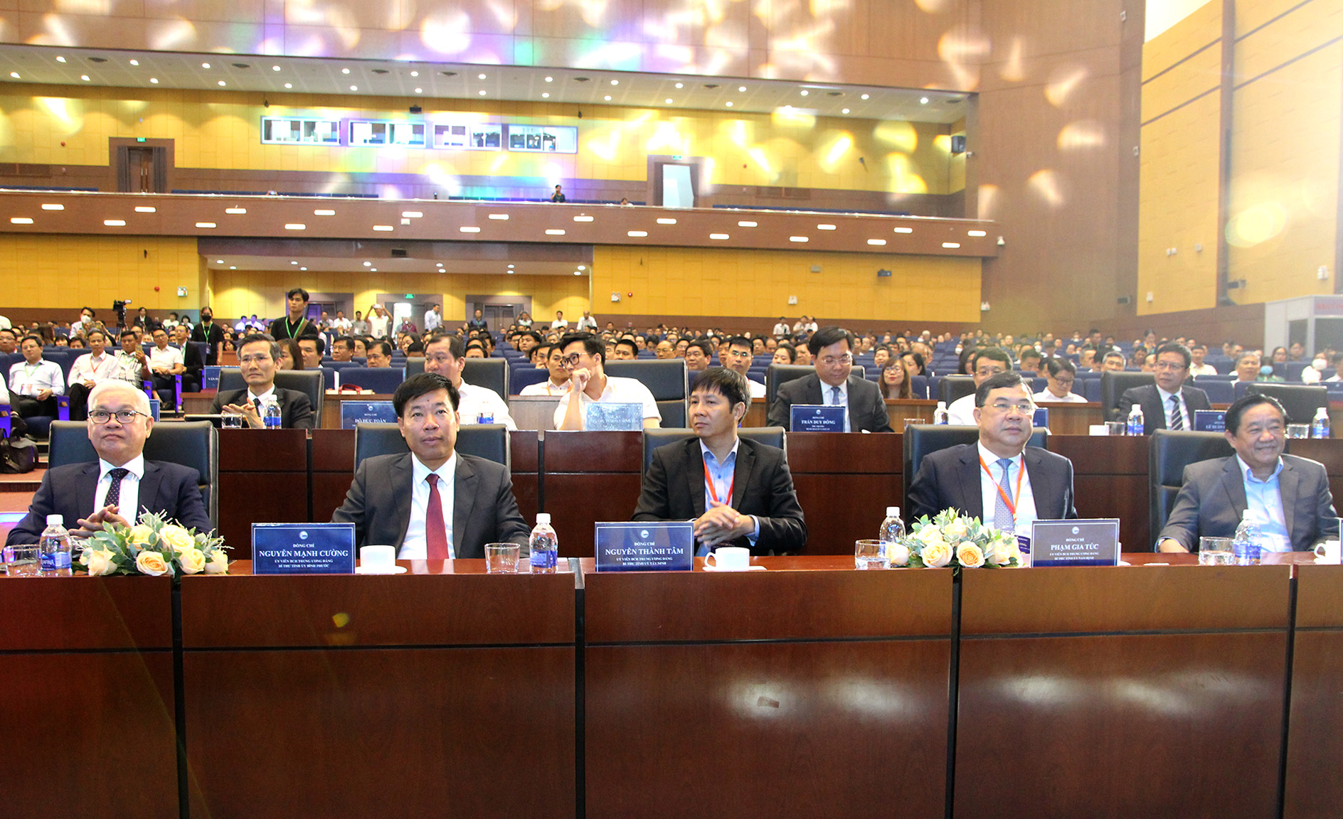 Đồng chí Nguyễn Văn Lợi - Bí thư Tỉnh ủy Bình Dương và các đại biểu tại Sự kiện (Ảnh: H.Hào).